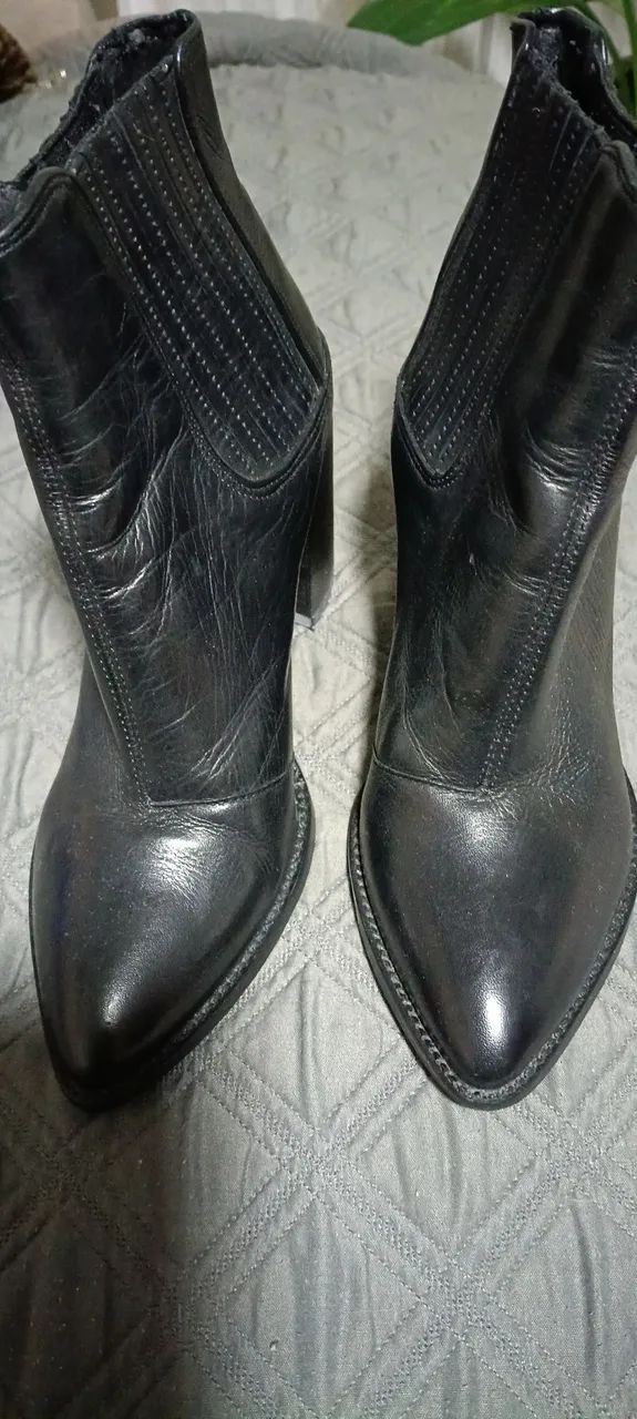 Bota em couro 34