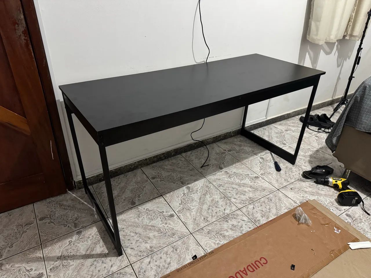 Mesa escrivaninha industrial 150x60x74 preta  - Foto 2