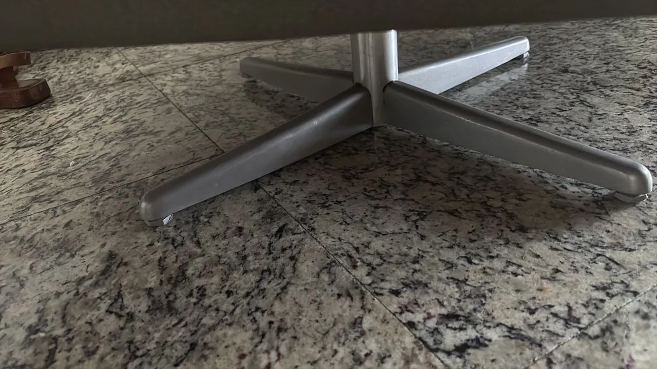 02 Cadeiras giratórias tipo sofá  - Foto 2