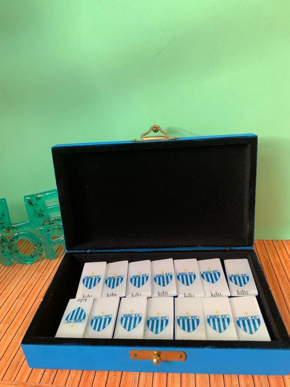 Jogo de dominó personalizado em resina com caixa mdf - Foto 2