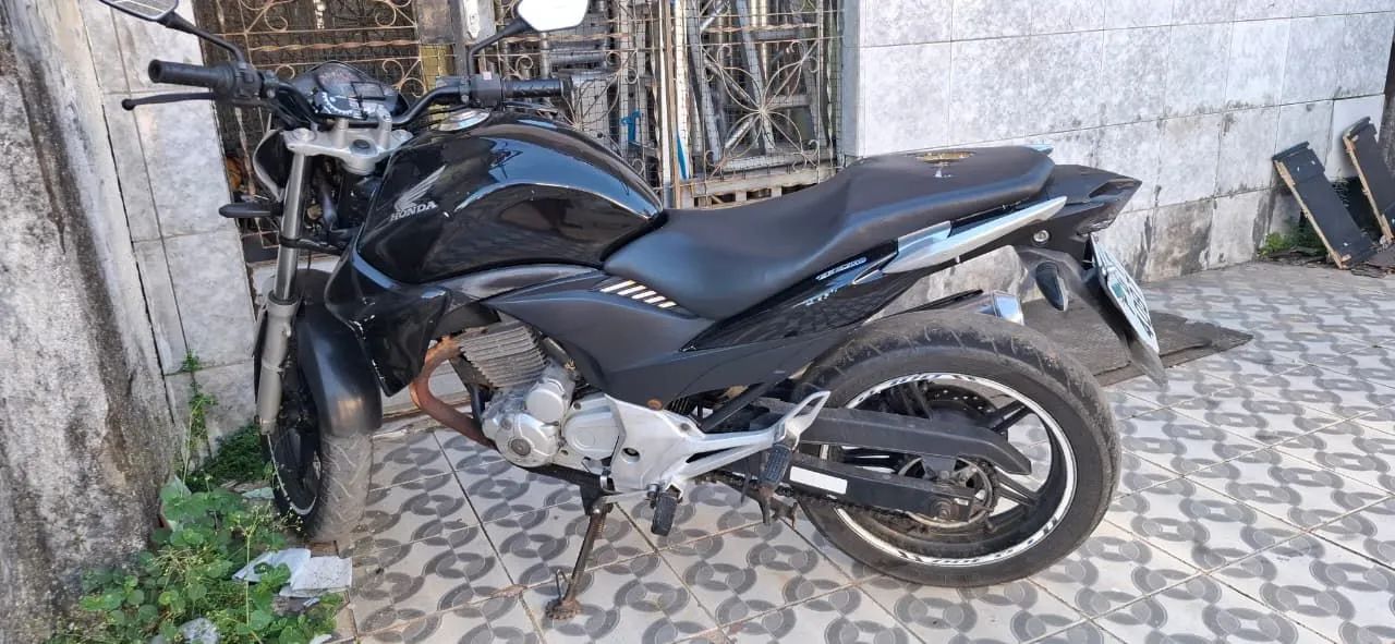 CB300 - 2014 - Foto 3