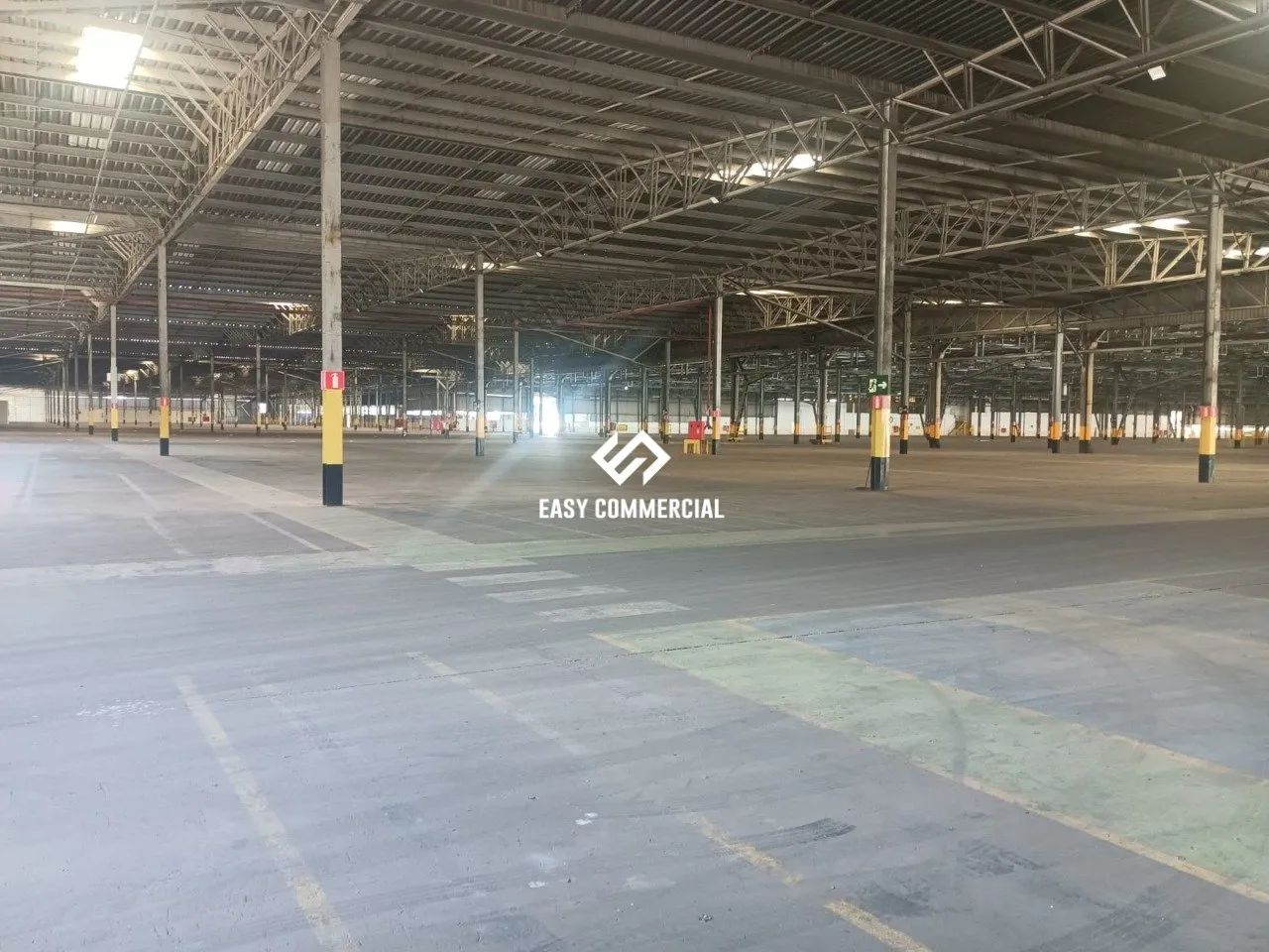 ALUGUEL DE GALPÃO DE 5.000 M² COM ARMAZENAGEM