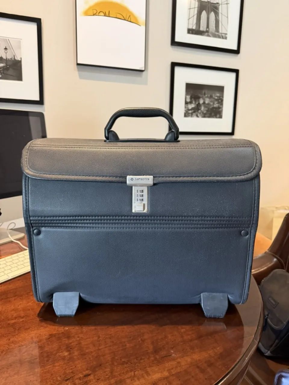 Mala piloto Samsonite com rodinhas e segredo - executiva/notebook - Foto 3