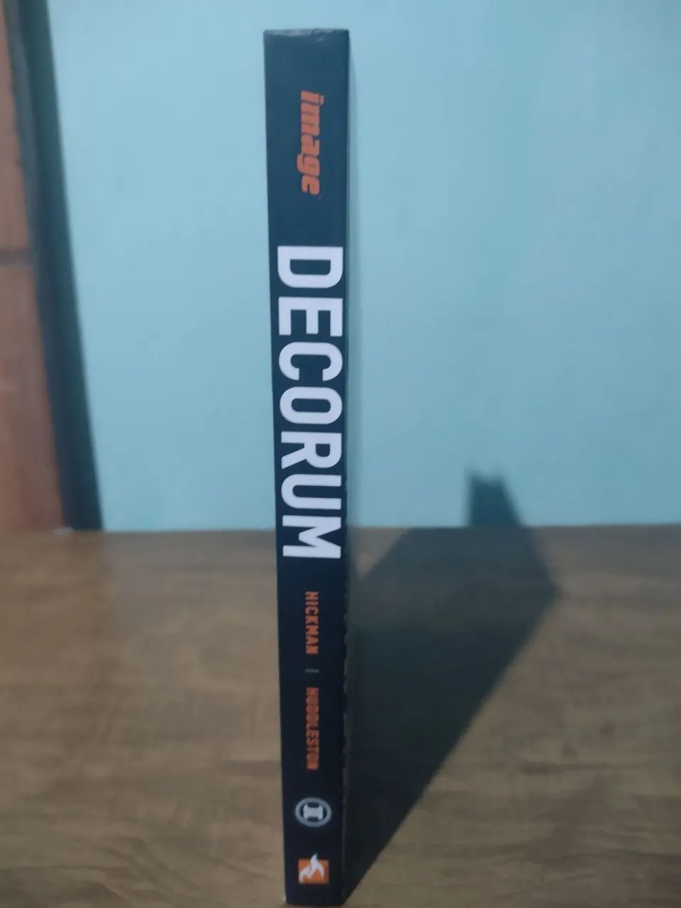 Decorum Mythos Quadrinho Jonathan Hickmann  - Foto 2