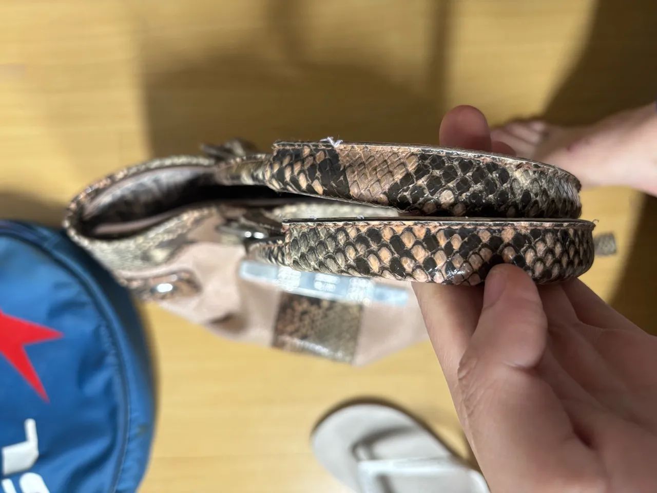 bolsa guess vintage bege e cobra - Foto 2