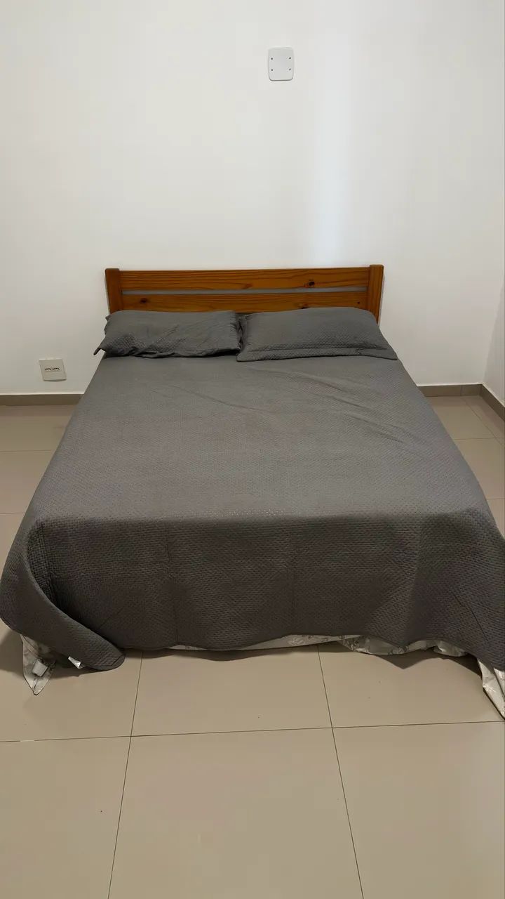 Cama de casal com colchão simples