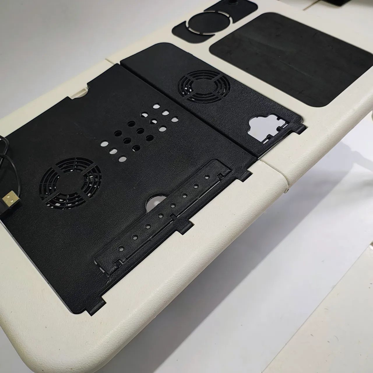 Mesa Portátil Dobrável Para Notebook Com Cooler E Mousepad  - Foto 2