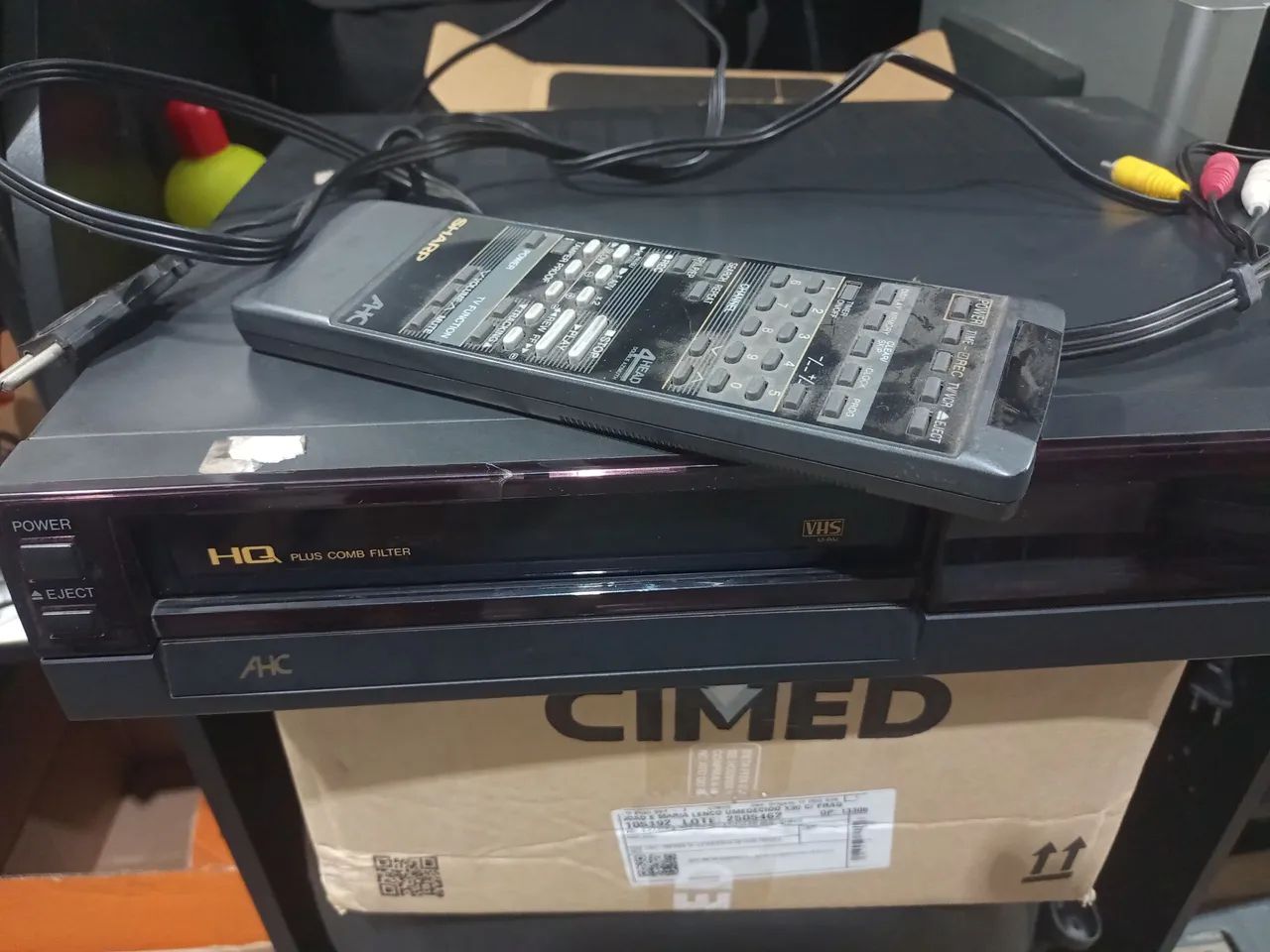 Vídeo cassete antigo HQ Sharp 