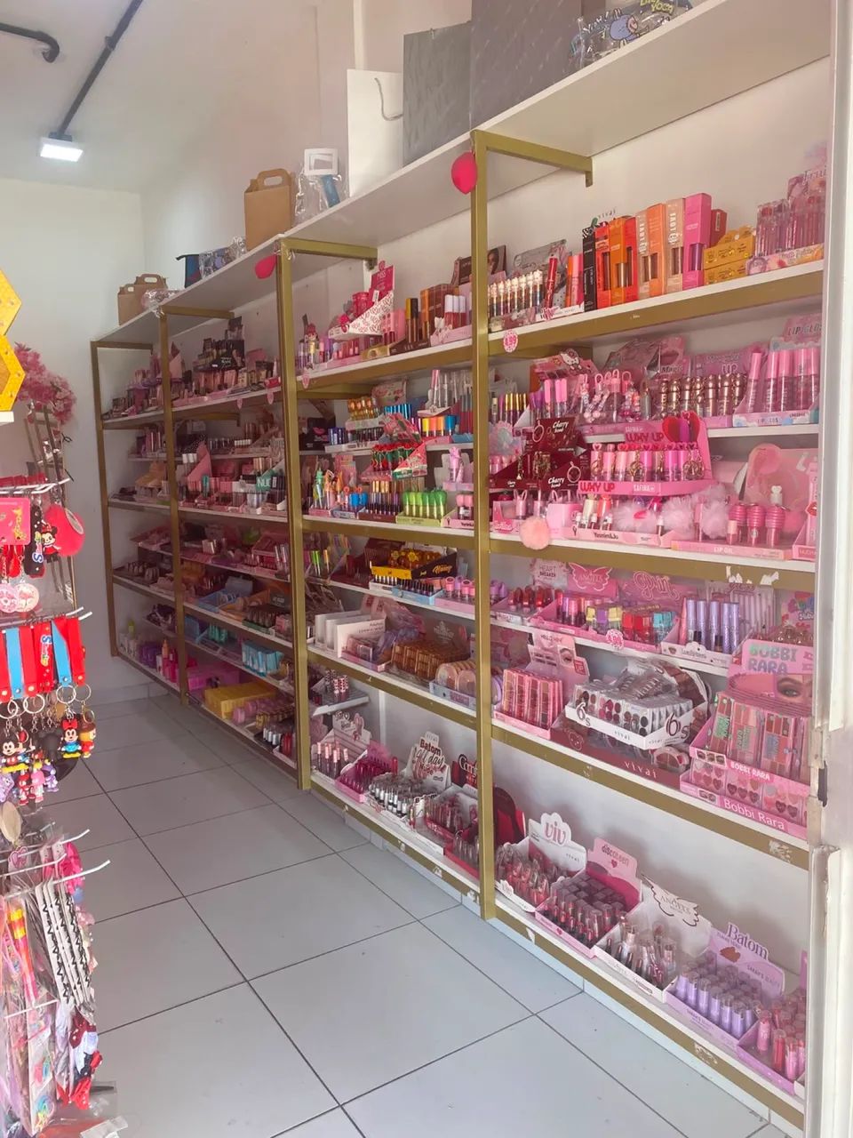 Vendo loja de maquiagem com tudo  - Foto 5