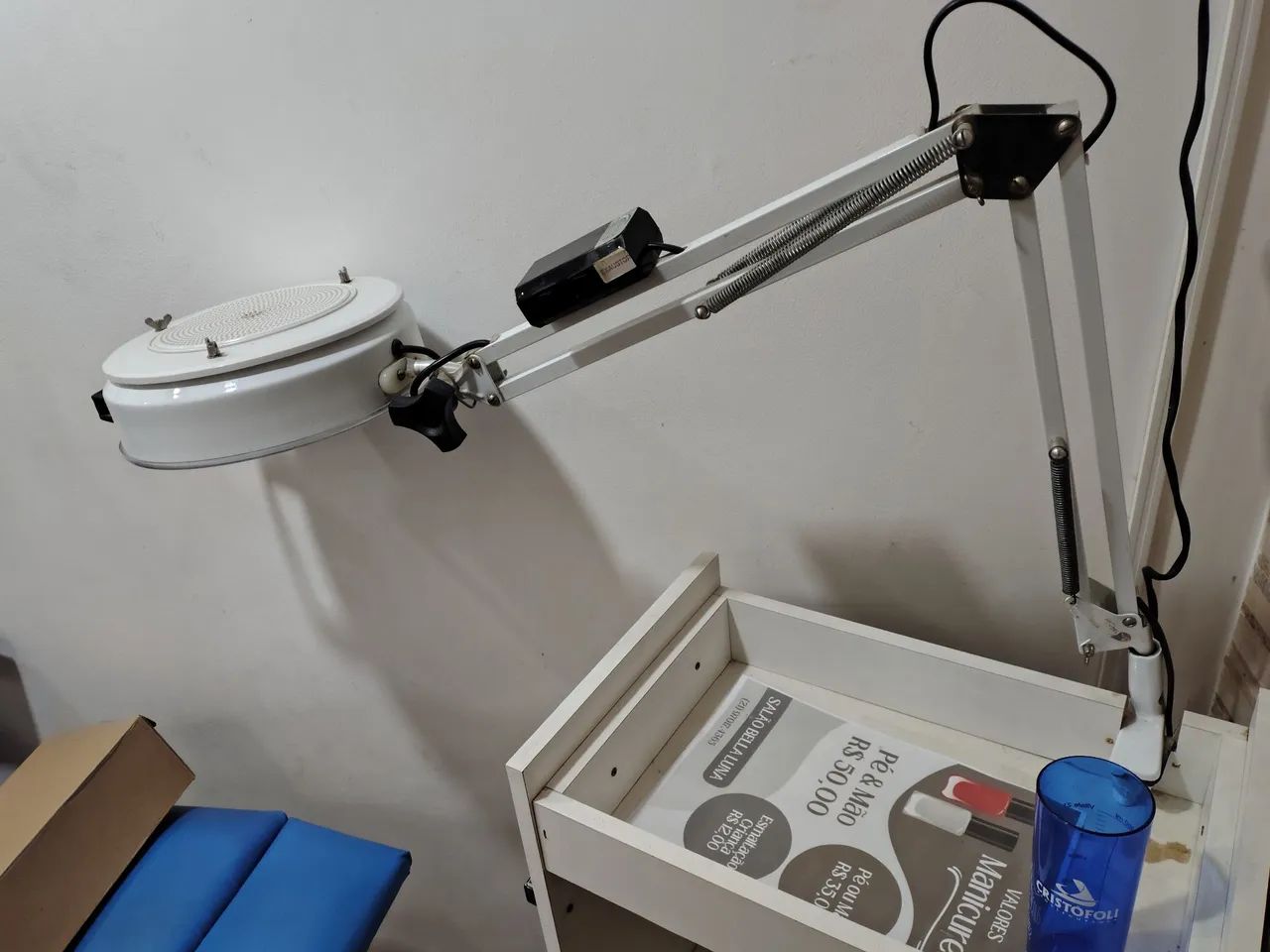 Cadeira, mocho e luminária com exaustor  - Foto 3