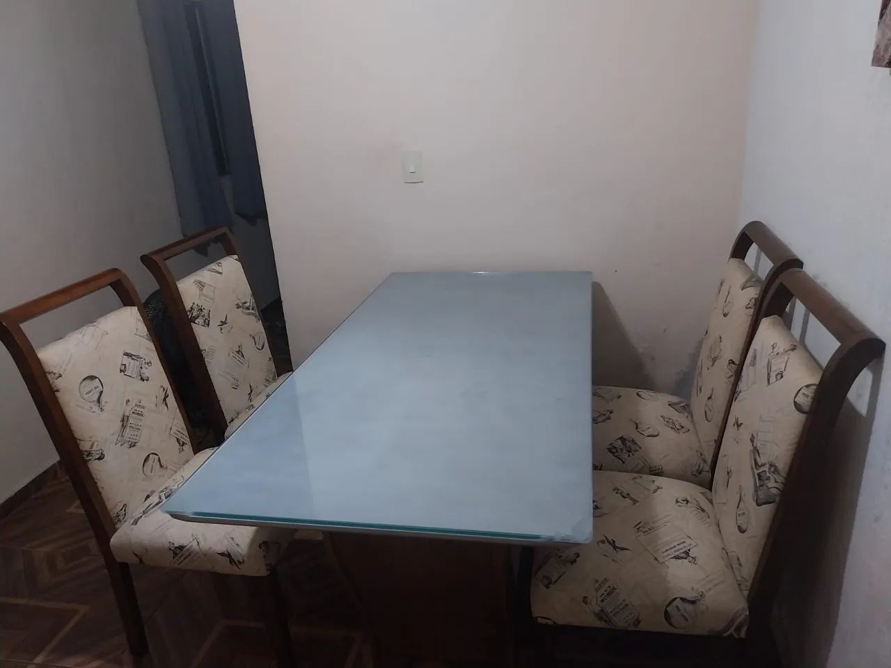 JOGO DE MESA COM CADEIRAS - Foto 4
