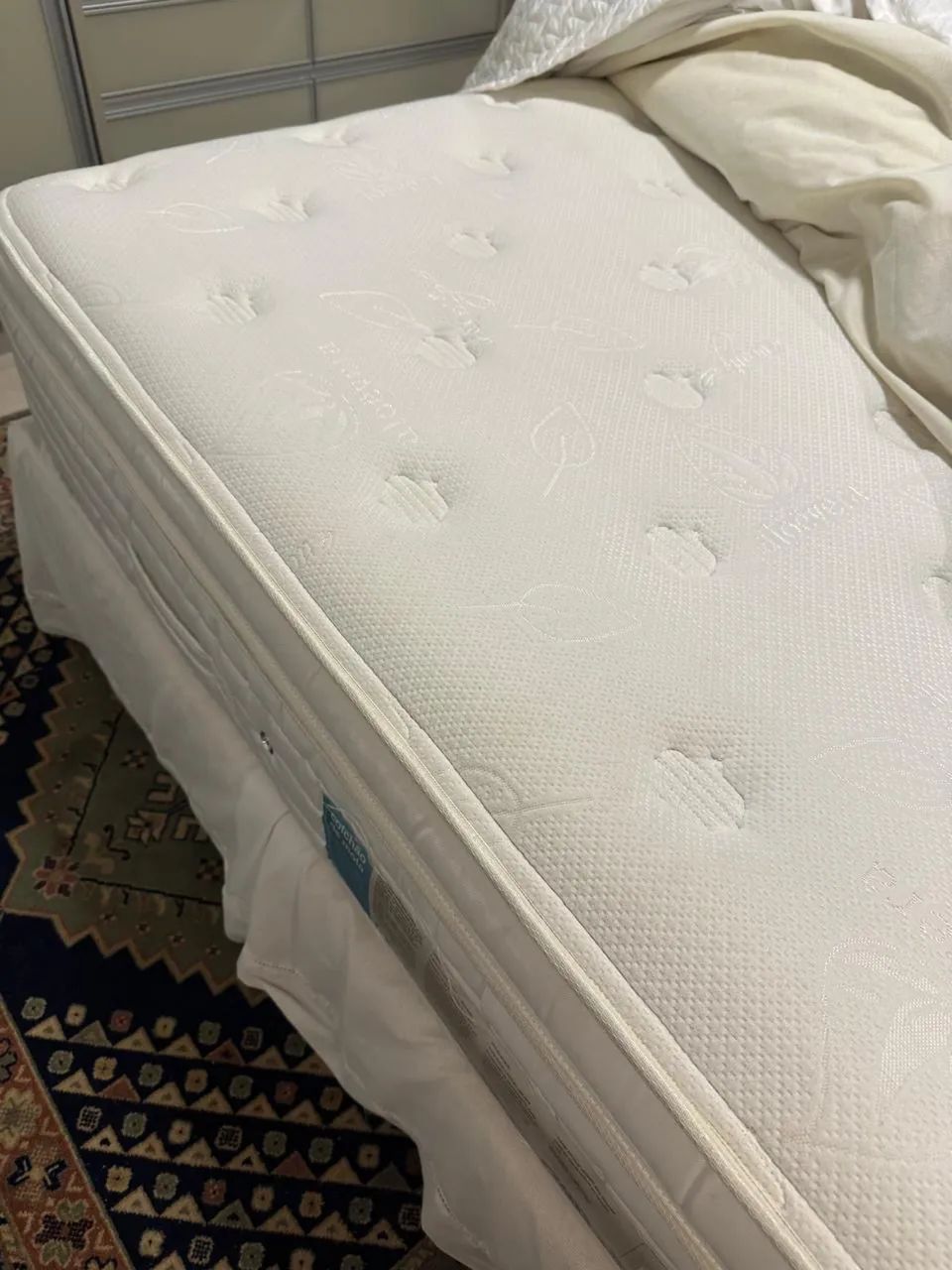 Cama Box e colchão Queem 