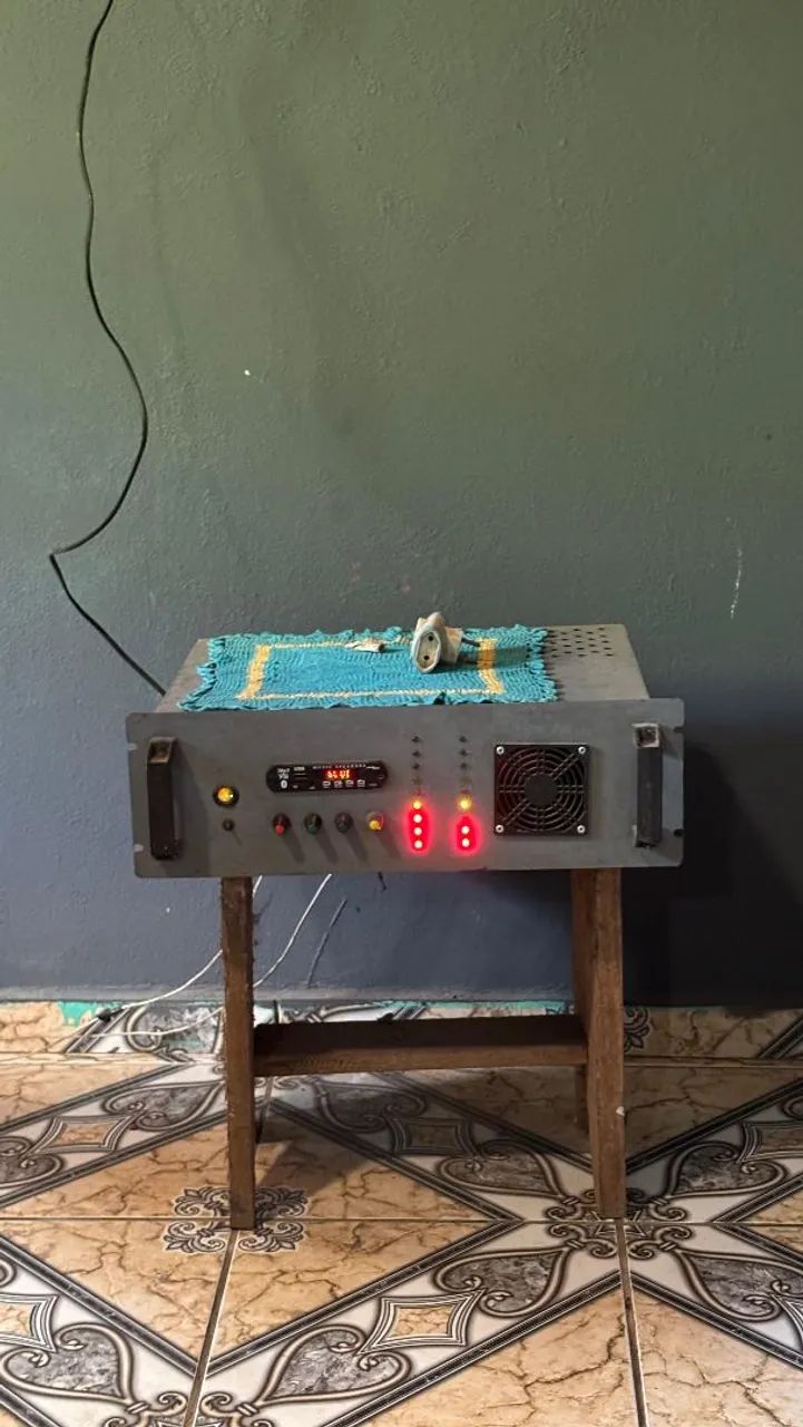Vendo caixa de som com aparelho 