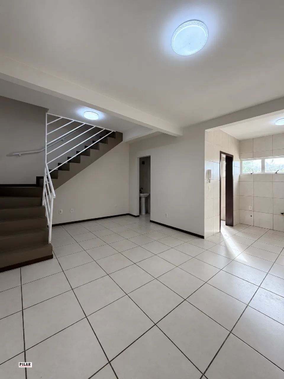 Casa com 03 dormitórios para locação no bairro Argentina - Foto 4