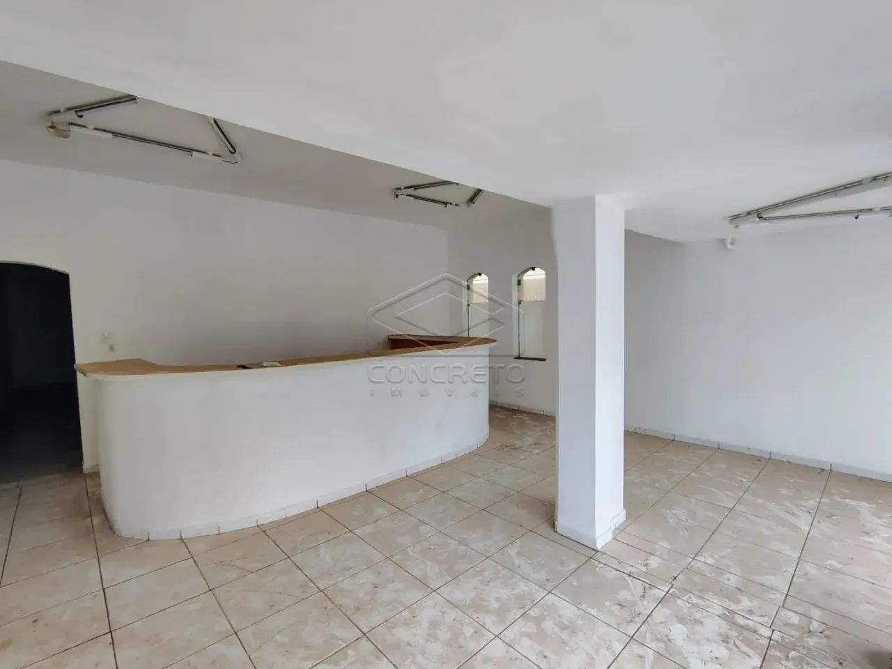 ALUGA-SE CASA COMERCIAL NO CENTRO DA CIDADE