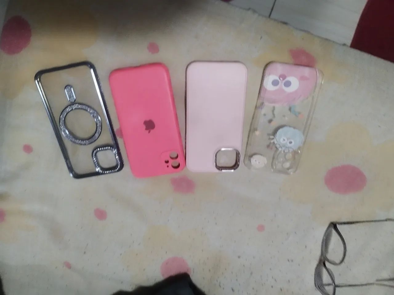 Kit 4 capinha de iPhone 11 semi nova - Foto 3
