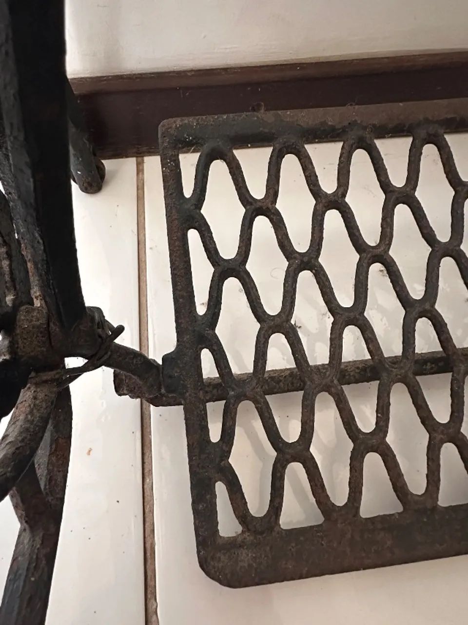 Pé de Máquina de Costura Antiga - Foto 4