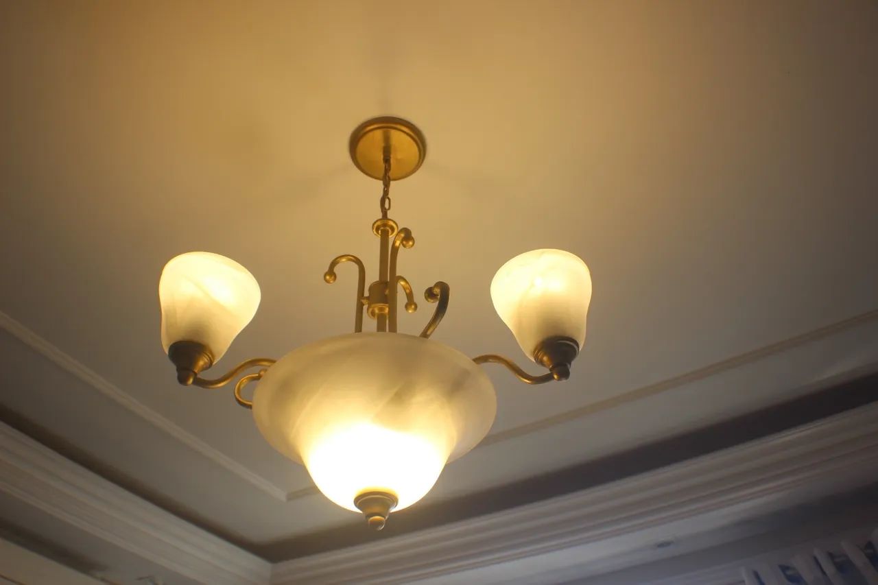 Lustre 4 cúpulas para 6 lâmpadas  - Foto 3