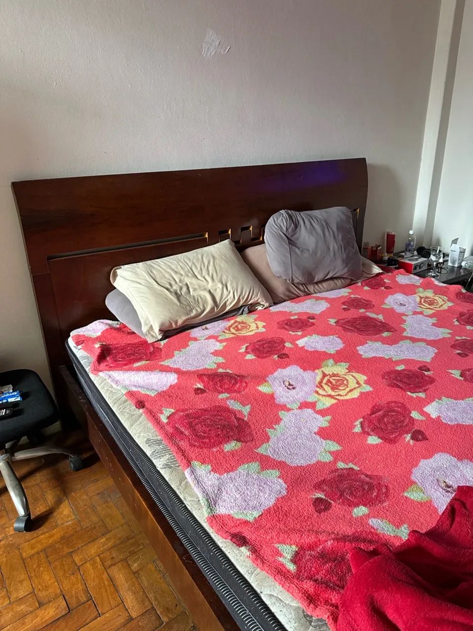 Cama , colchão e cabeceira de madeira maciça - Foto 2