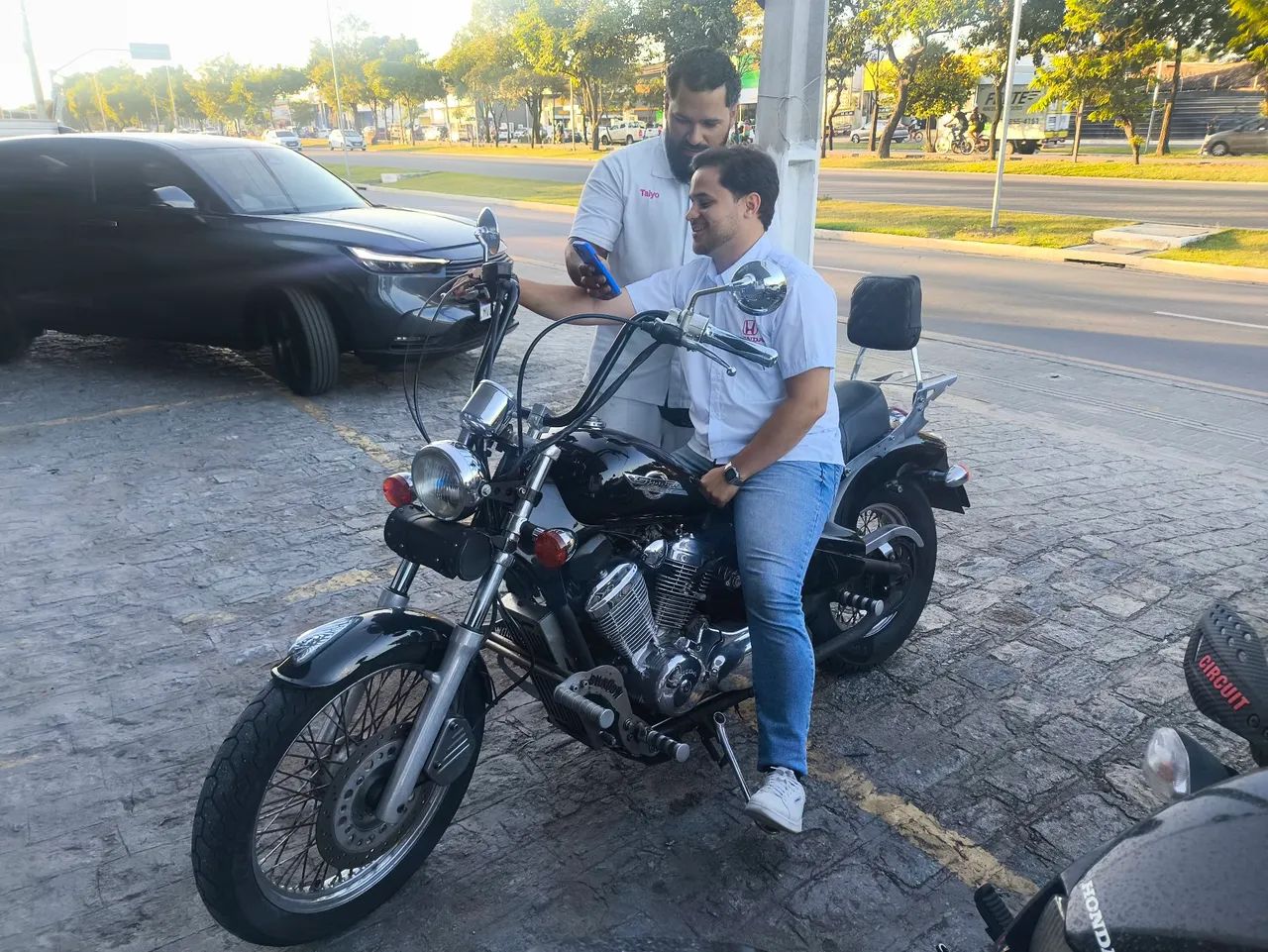 Shadow 600  - Foto 3