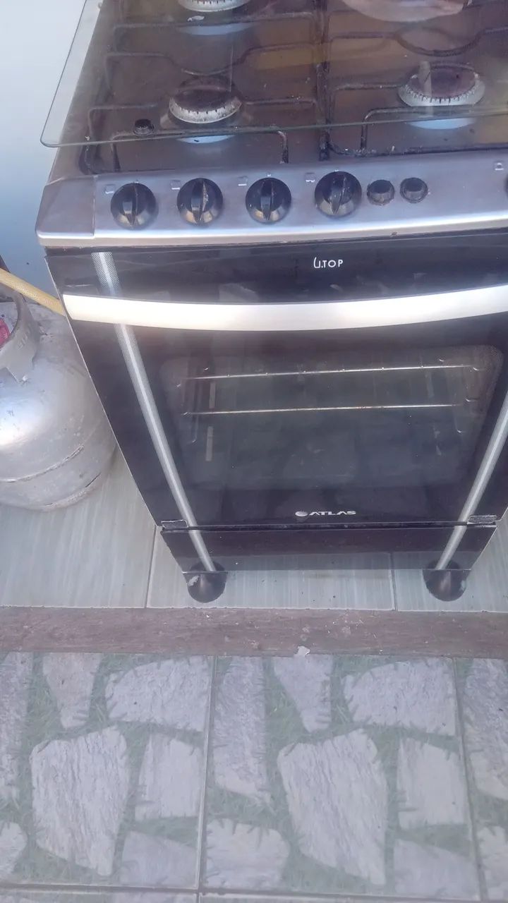 Vendo fogão 04 bocas.