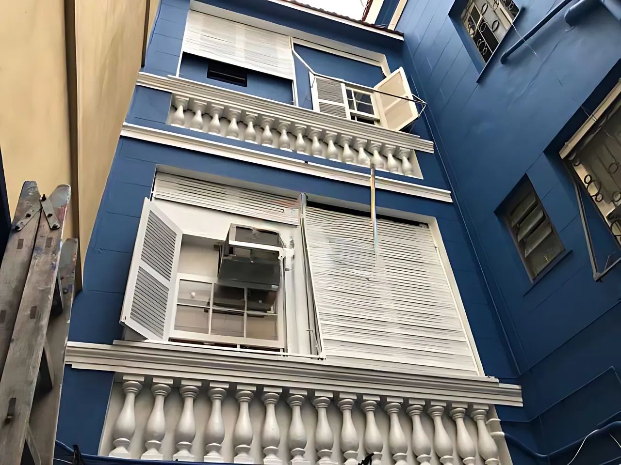 Casa de rua : Triplex / Residencial / Laranjeiras