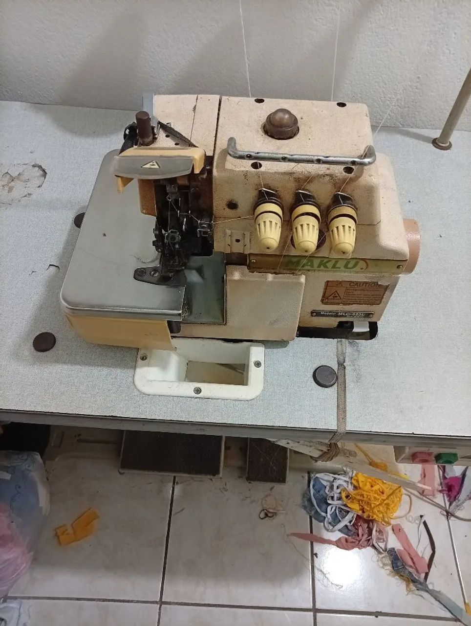 Máquina overloque industrial usada em bom estado 