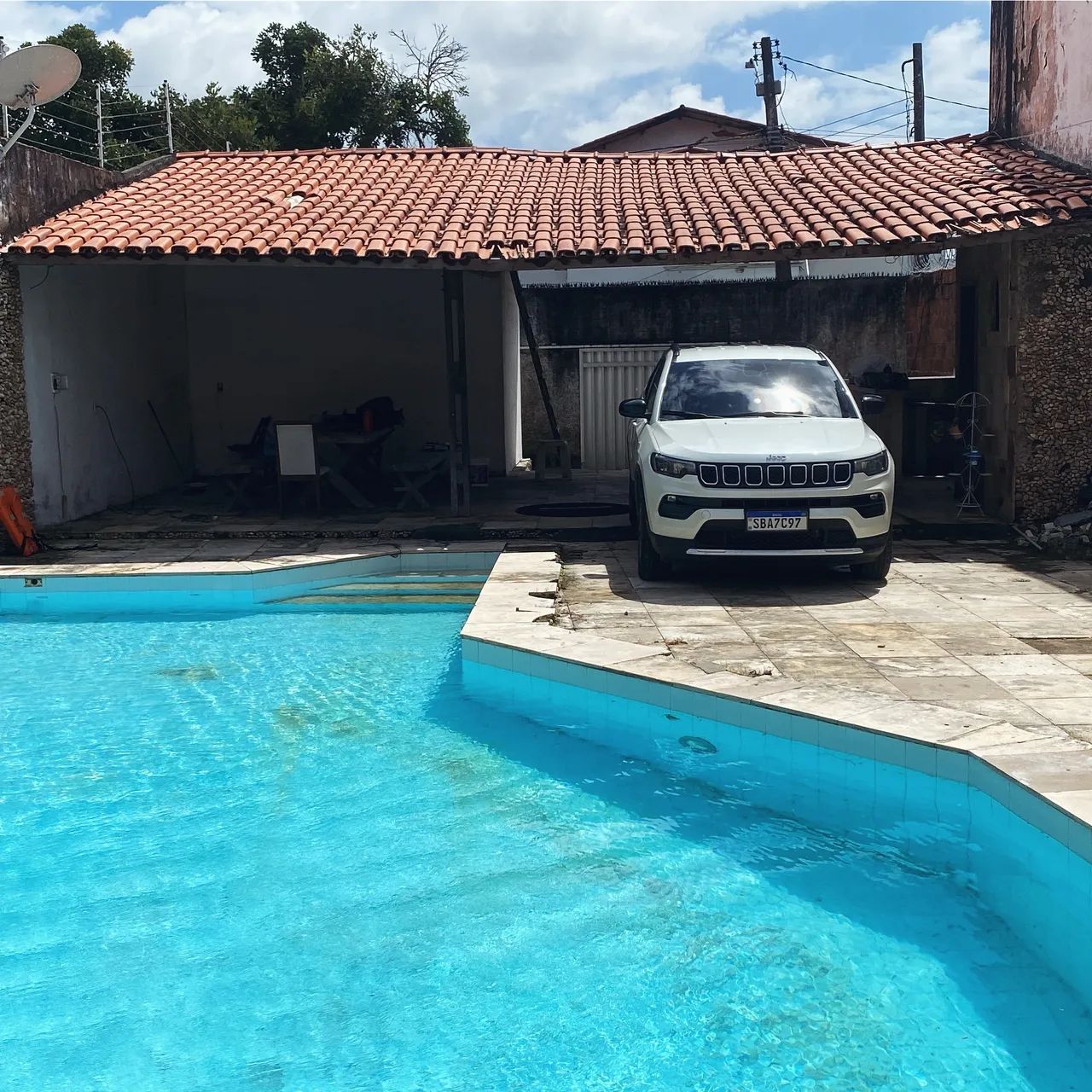 Casa com Piscina e 3 Suítes 