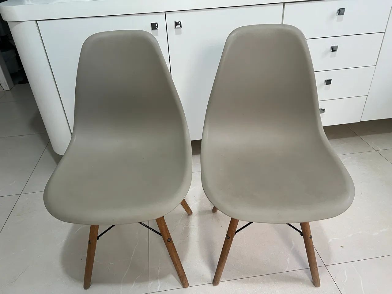 Kit com 2 cadeiras bege  - Foto 3