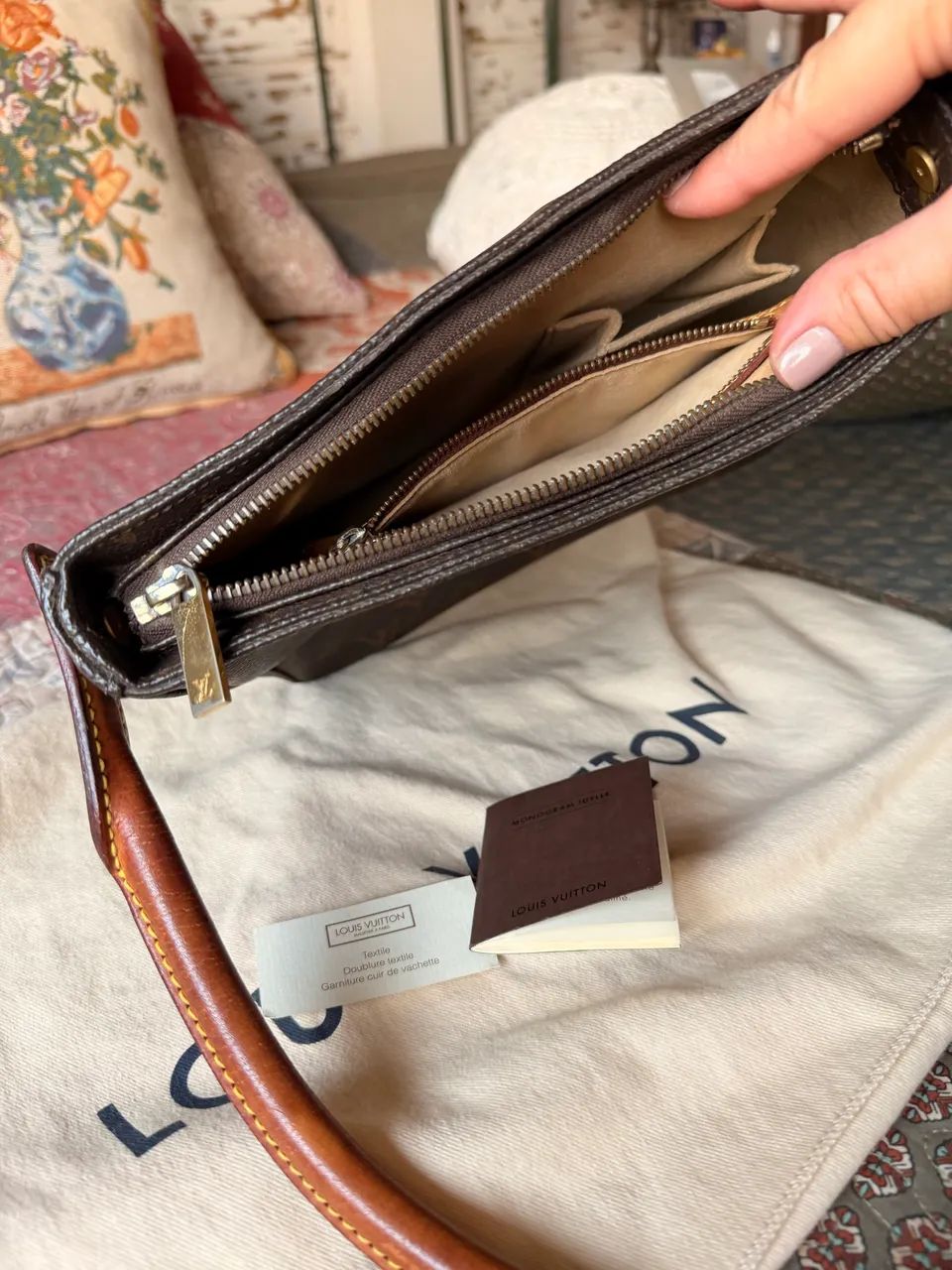 Bolsa Louis Vuitton HOBO LOOPING - Foto 3