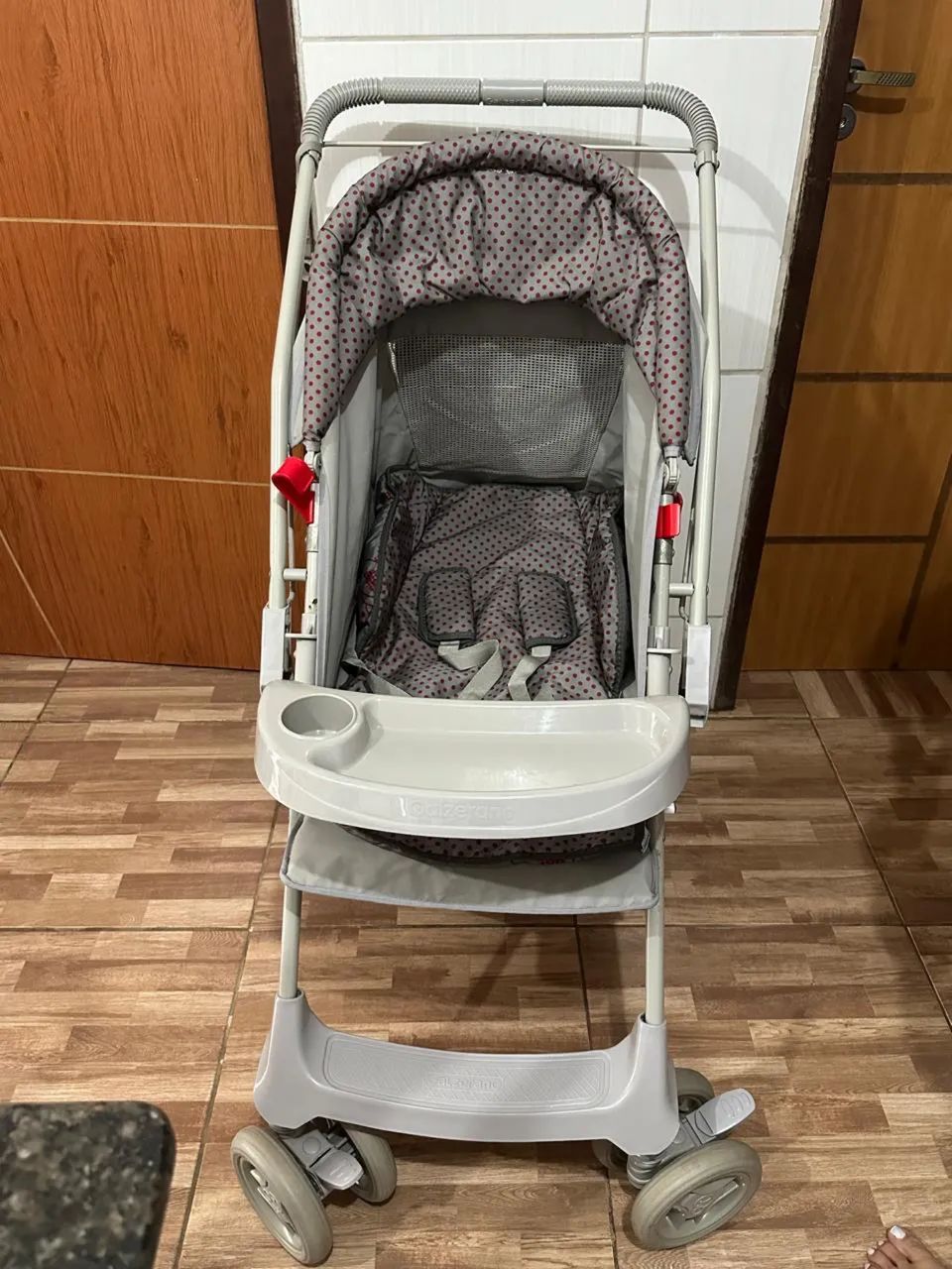 Carrinho de bebê com bebê conforto - Foto 2