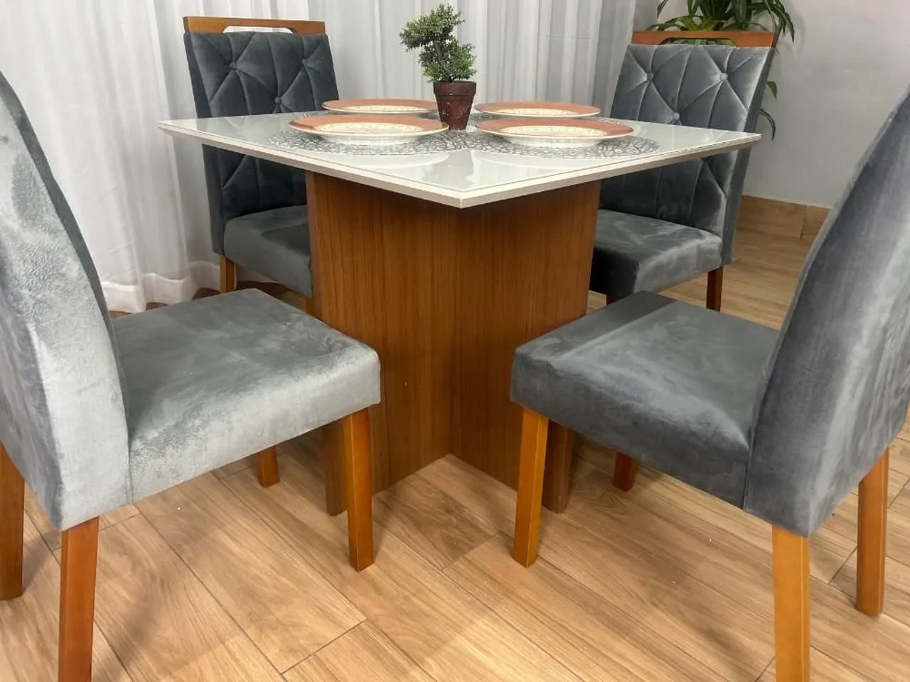 Mesa de Jantar Tampo 90x90 com 4 Lugares Veludo Cinza  - Foto 5