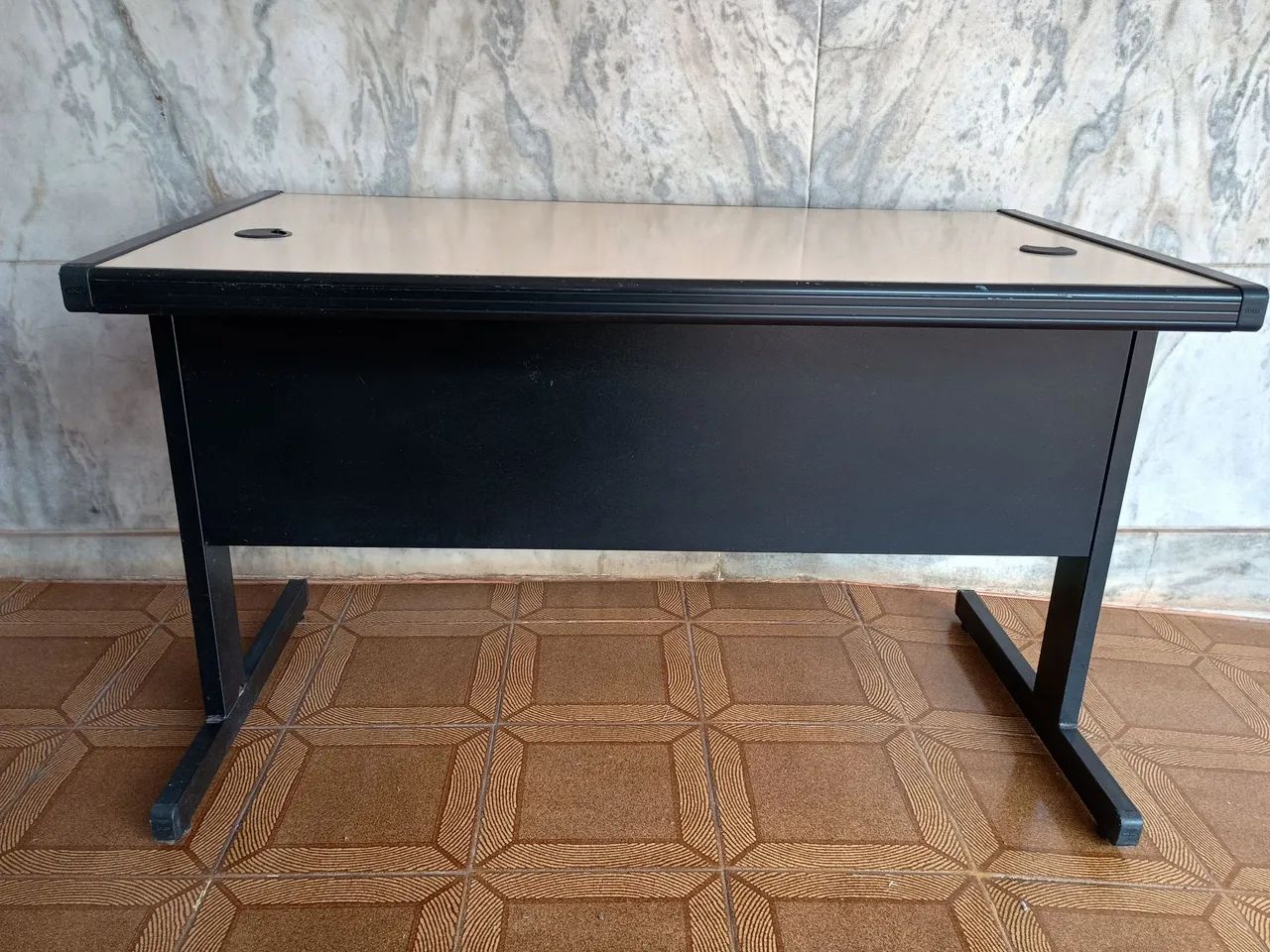 Mesa de Escritorio com Gavetas e carrinho auxiliar  - Foto 3