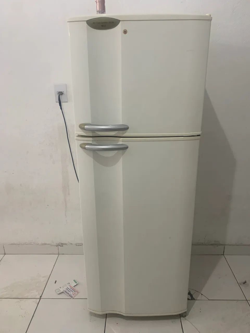 Vendo geladeira eletrolux. 500$. Perfeito estado funciona normalmente 