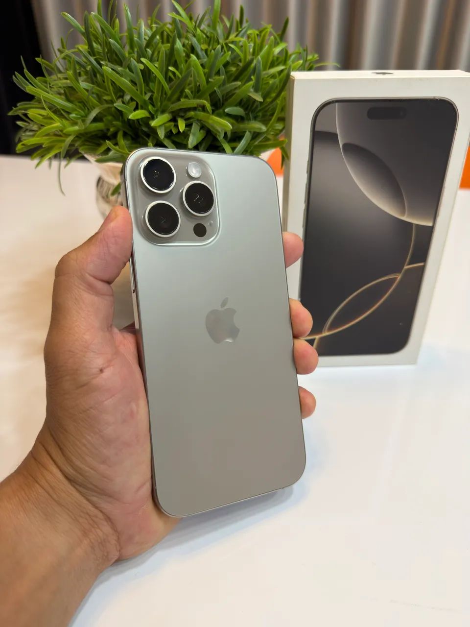 iPhone 16 pro Max 256gb - sem detalhes