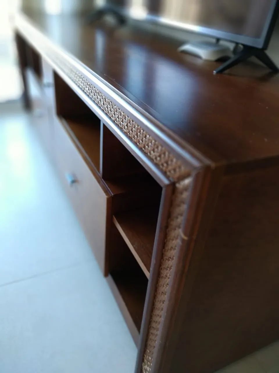 Rack de madeira com detalhe em Rattan, 2,00 metros - Foto 2