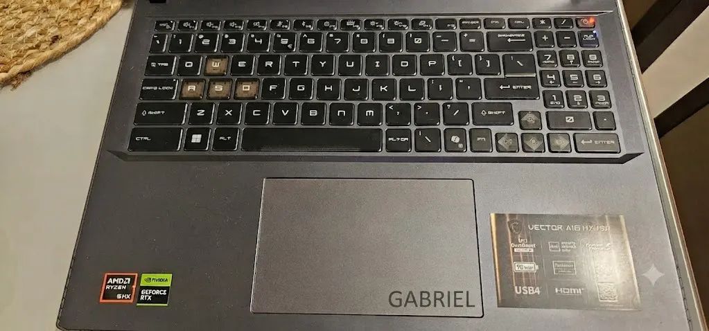 Notebook MSI Vector RTX 5080 -LACRADO - Foto 4