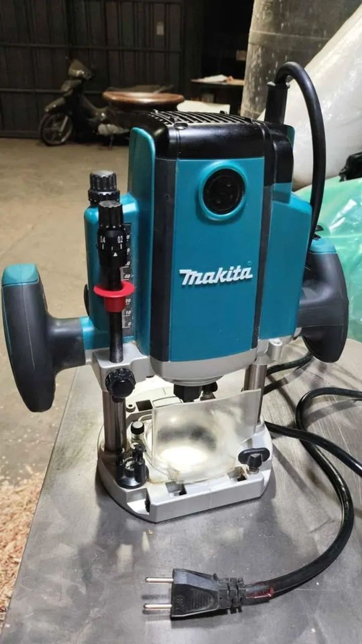 Tupia canguru Makita industrial 12MM Rp1801f