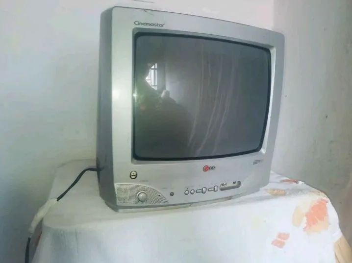 TV CRT LG Cinemaster 14 polegadas. Leia descrição ! - Foto 3