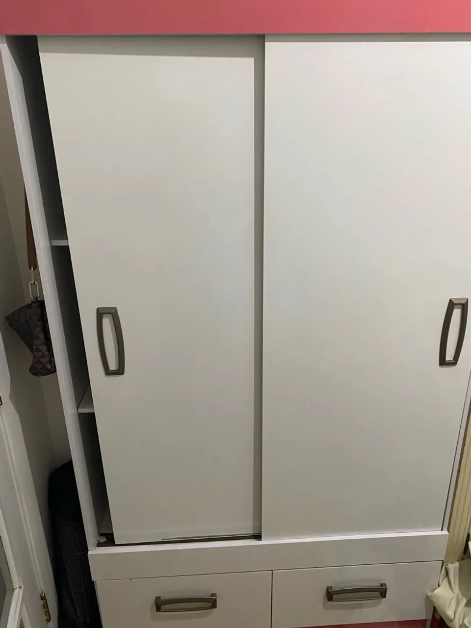 Guarda roupa pequeno