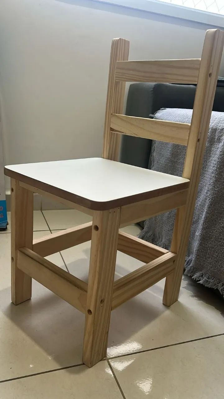 Mesa infantil com duas cadeiras - Foto 3
