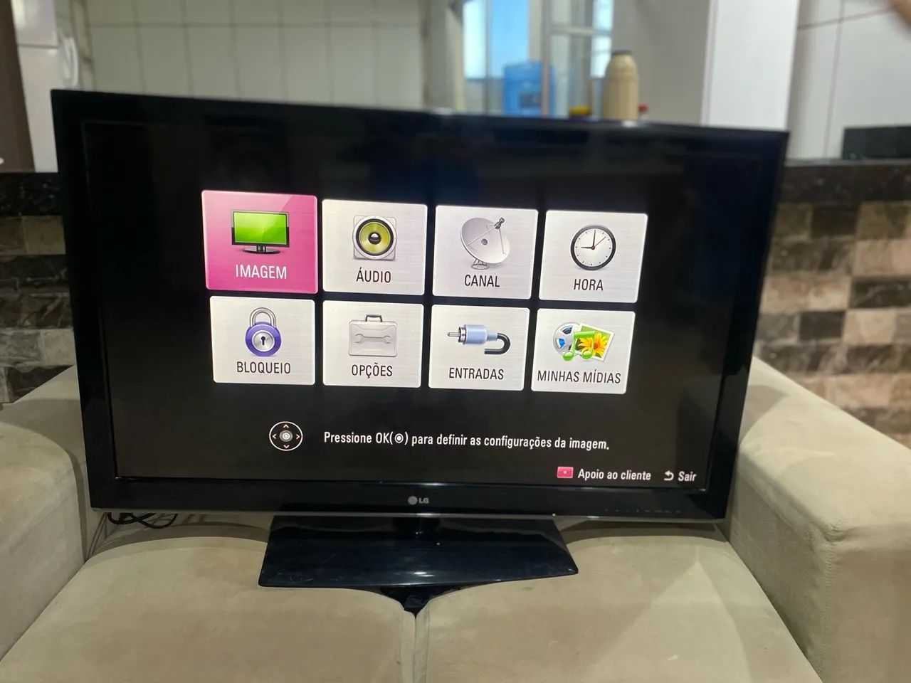 TV LG 42" - Modelo 42LS3400 - Foto 2