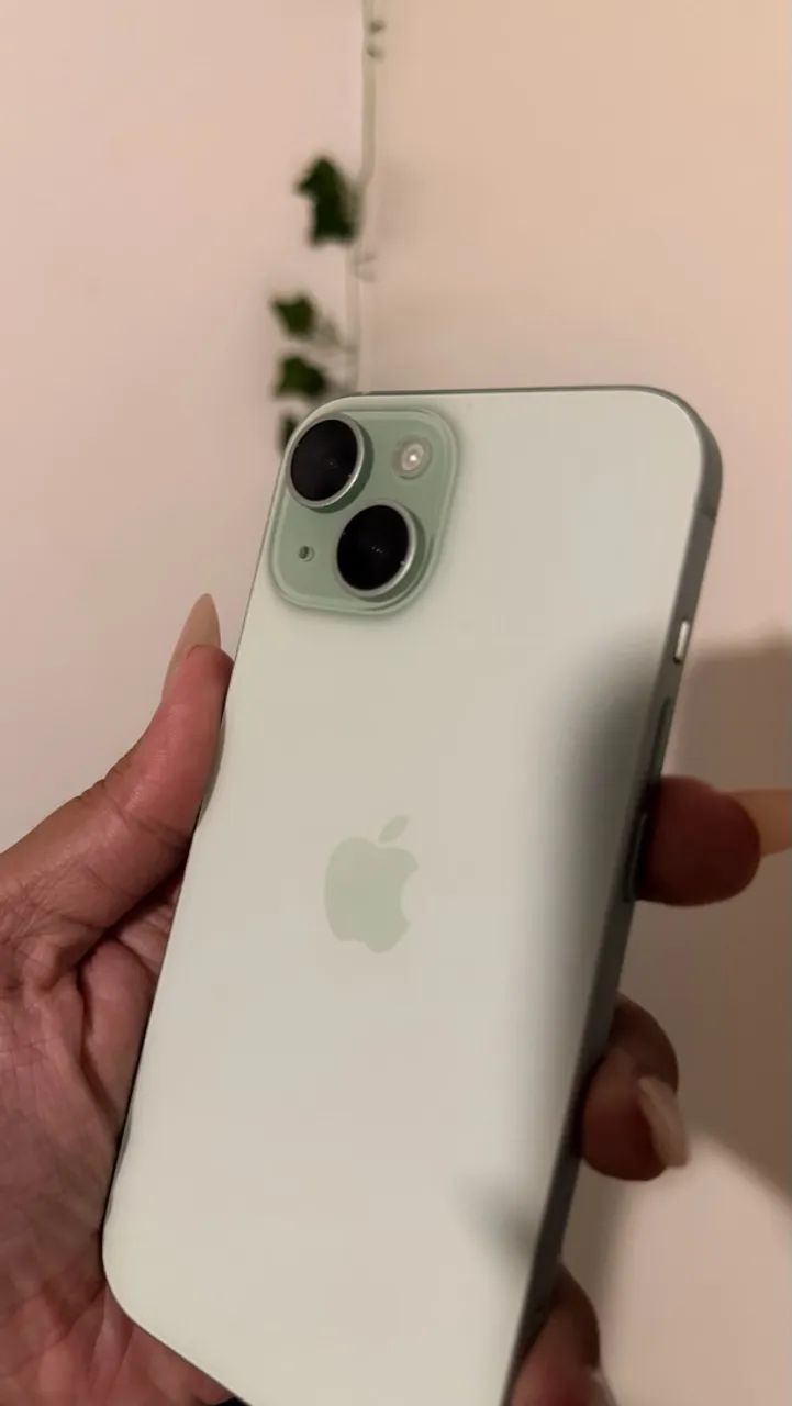 iPhone 15 verde  - Foto 3