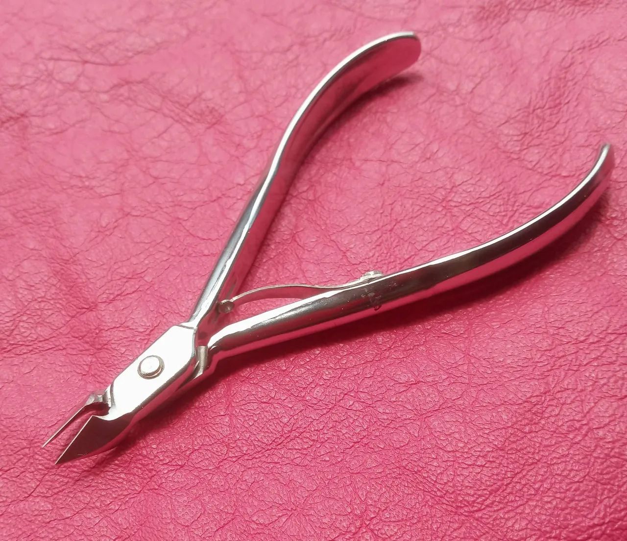 Amolação de Alicate para Cutícula