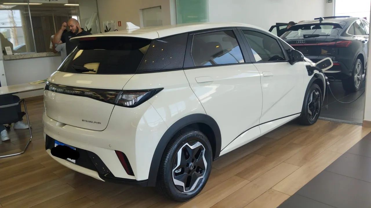 BYD Dolphin EV (Elétrico) 2025