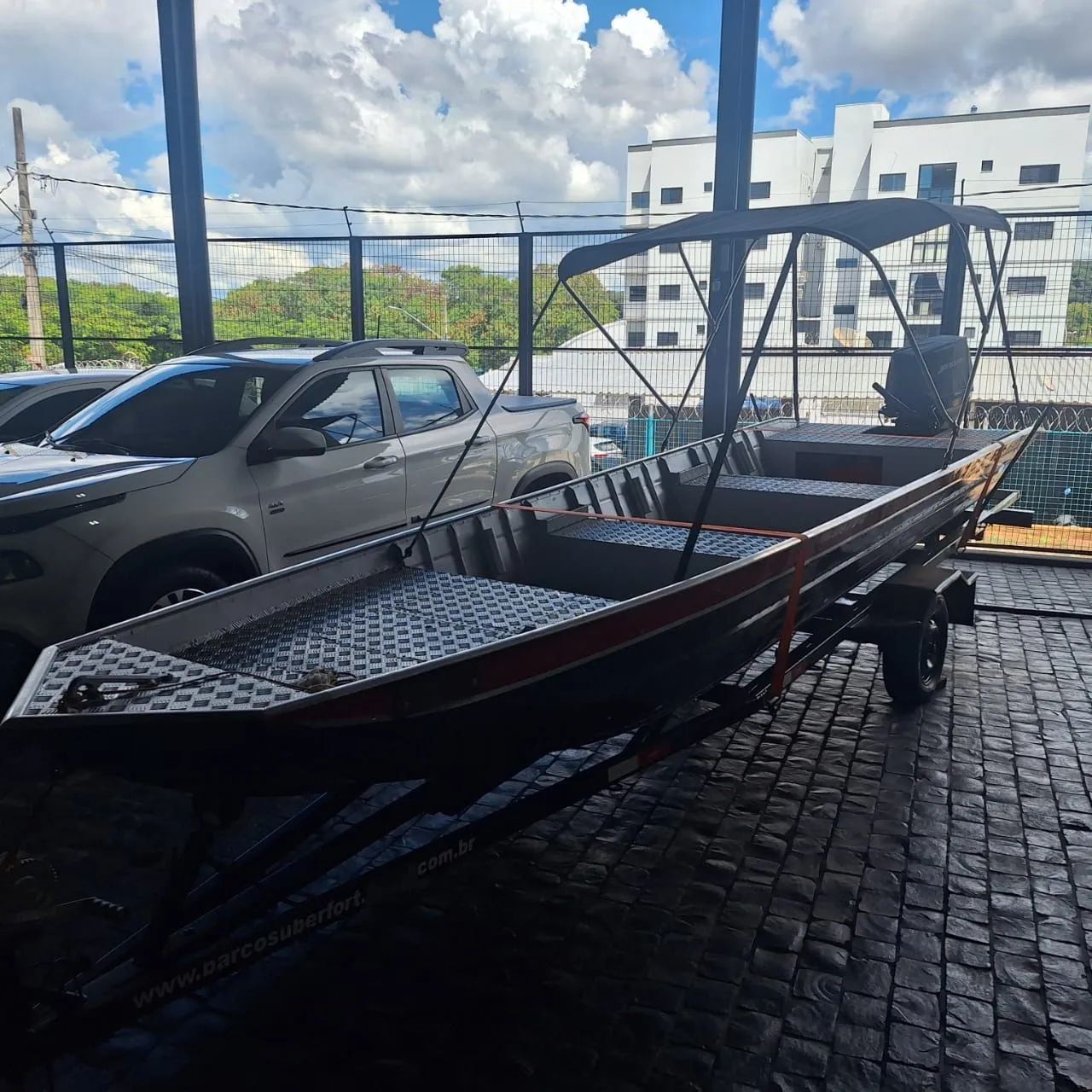 Barco 6 mtrs com motor 50 HP Mercury e carreta 