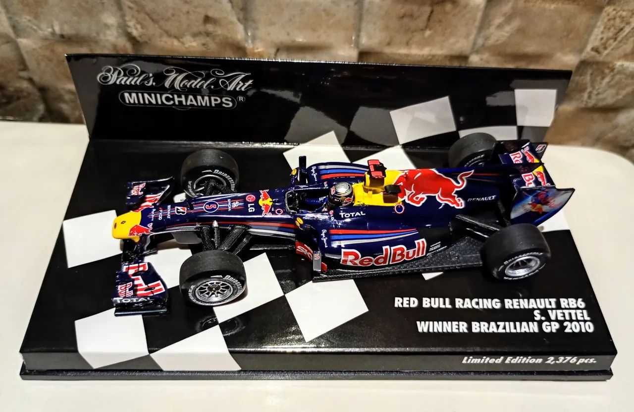 【MINICHAMPS】RED BULL RB6 S.VETTEL Miniatura Formula 1 Red Bull RB6 Sebastian Vettel Winner Brazil GP