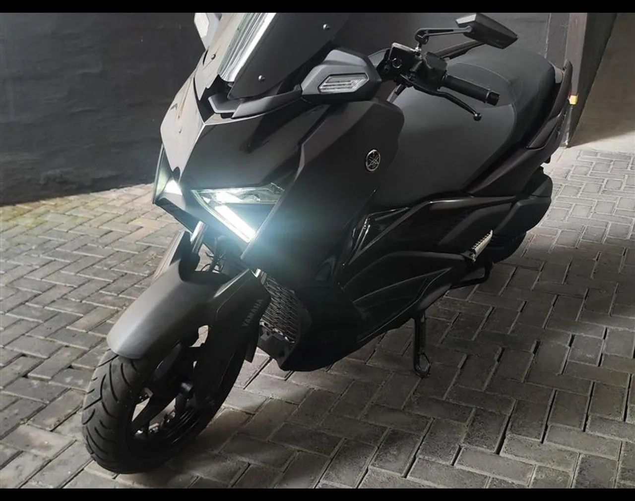 XMax 300 Conected 
