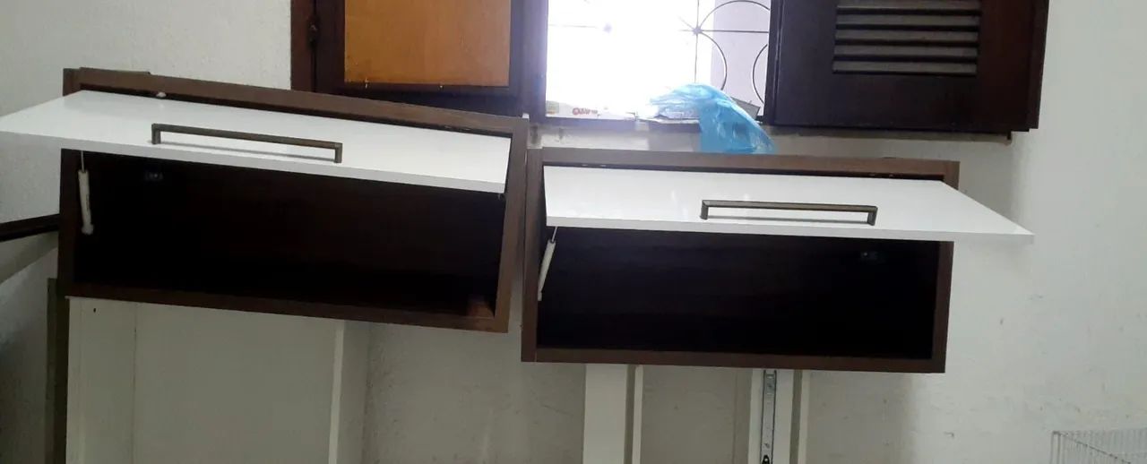 Cozinha projetada. Toda na madeira. Não acompanha bancada, forno, e fogão.  - Foto 2