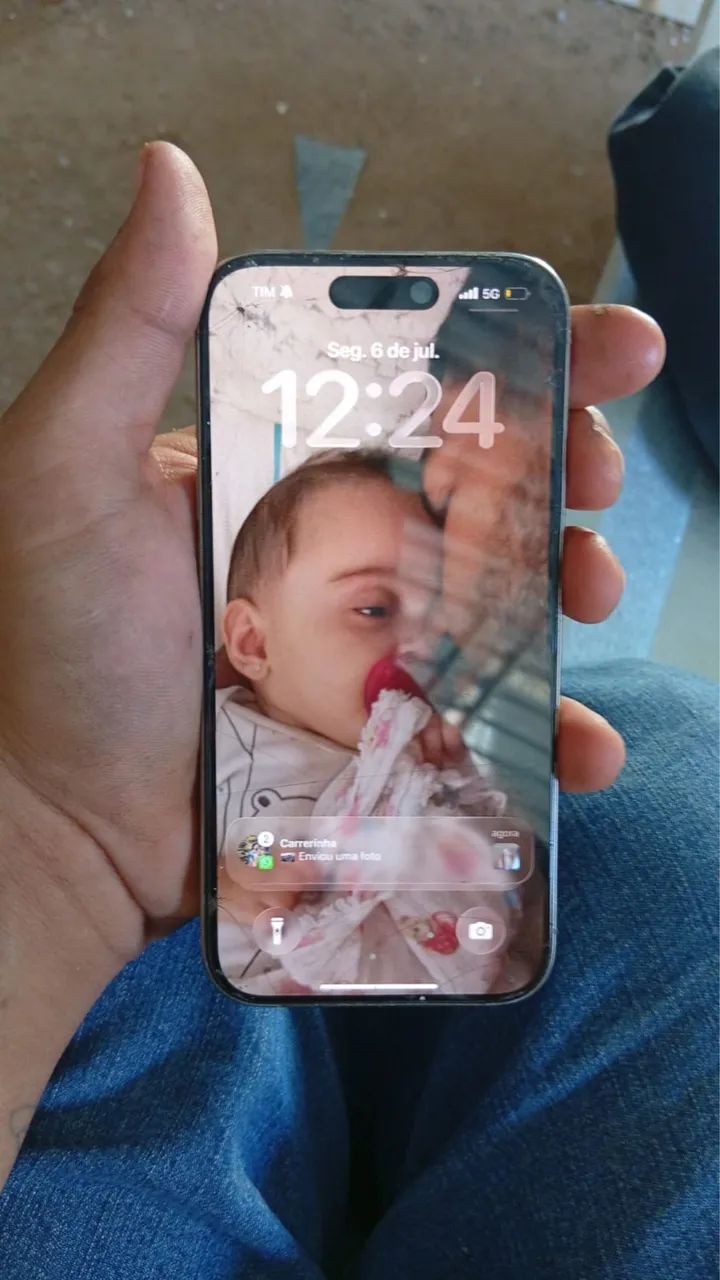 iPhone 15 pro 256 sem detalhes 